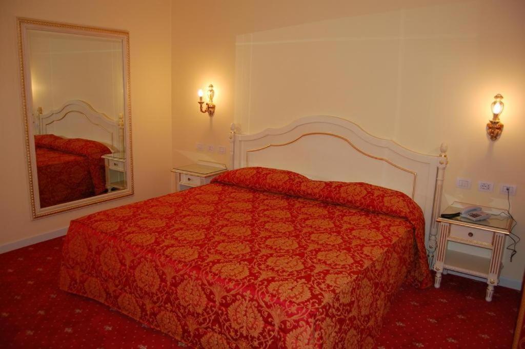 Hotel Motel Gold Calcinate Εξωτερικό φωτογραφία