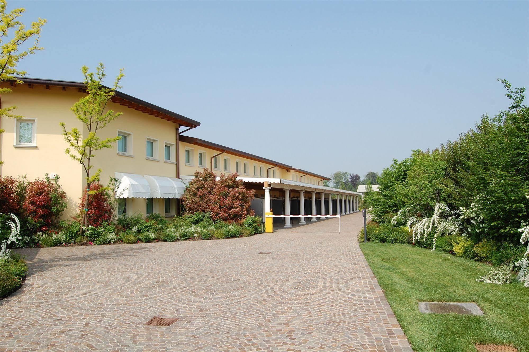 Hotel Motel Gold Calcinate Εξωτερικό φωτογραφία