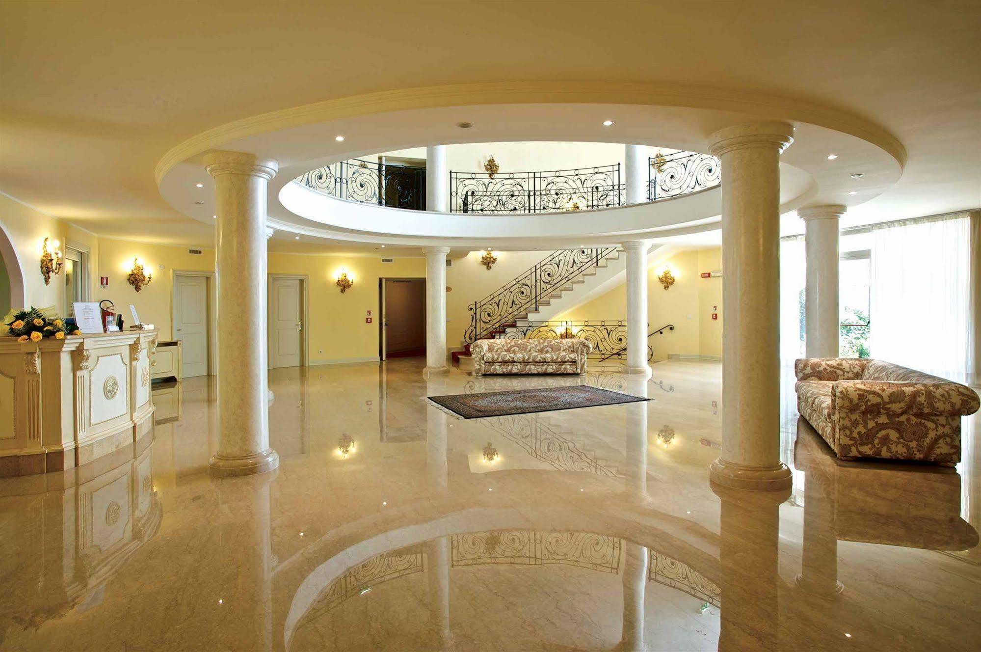 Hotel Motel Gold Calcinate Εξωτερικό φωτογραφία