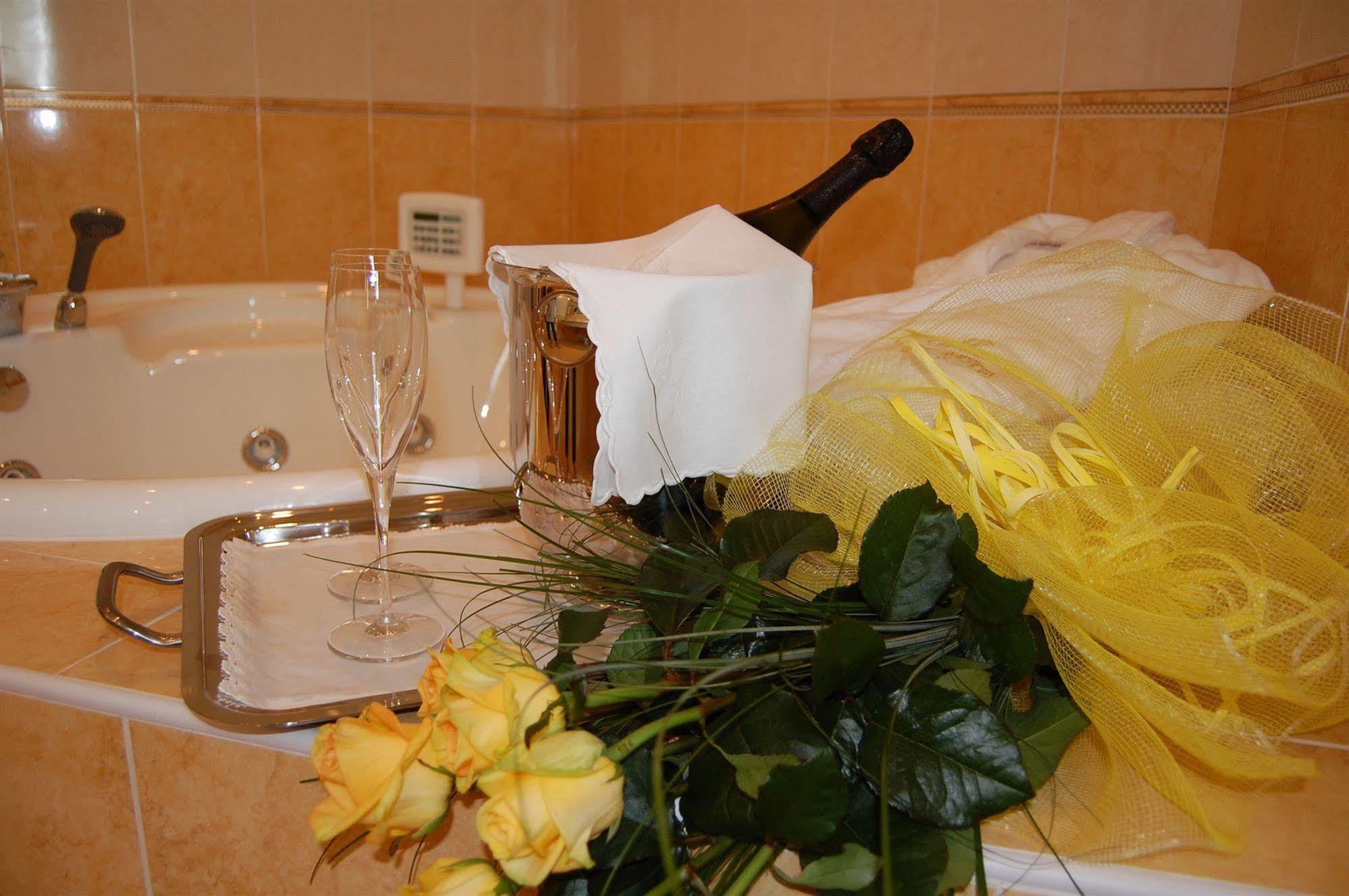 Hotel Motel Gold Calcinate Εξωτερικό φωτογραφία