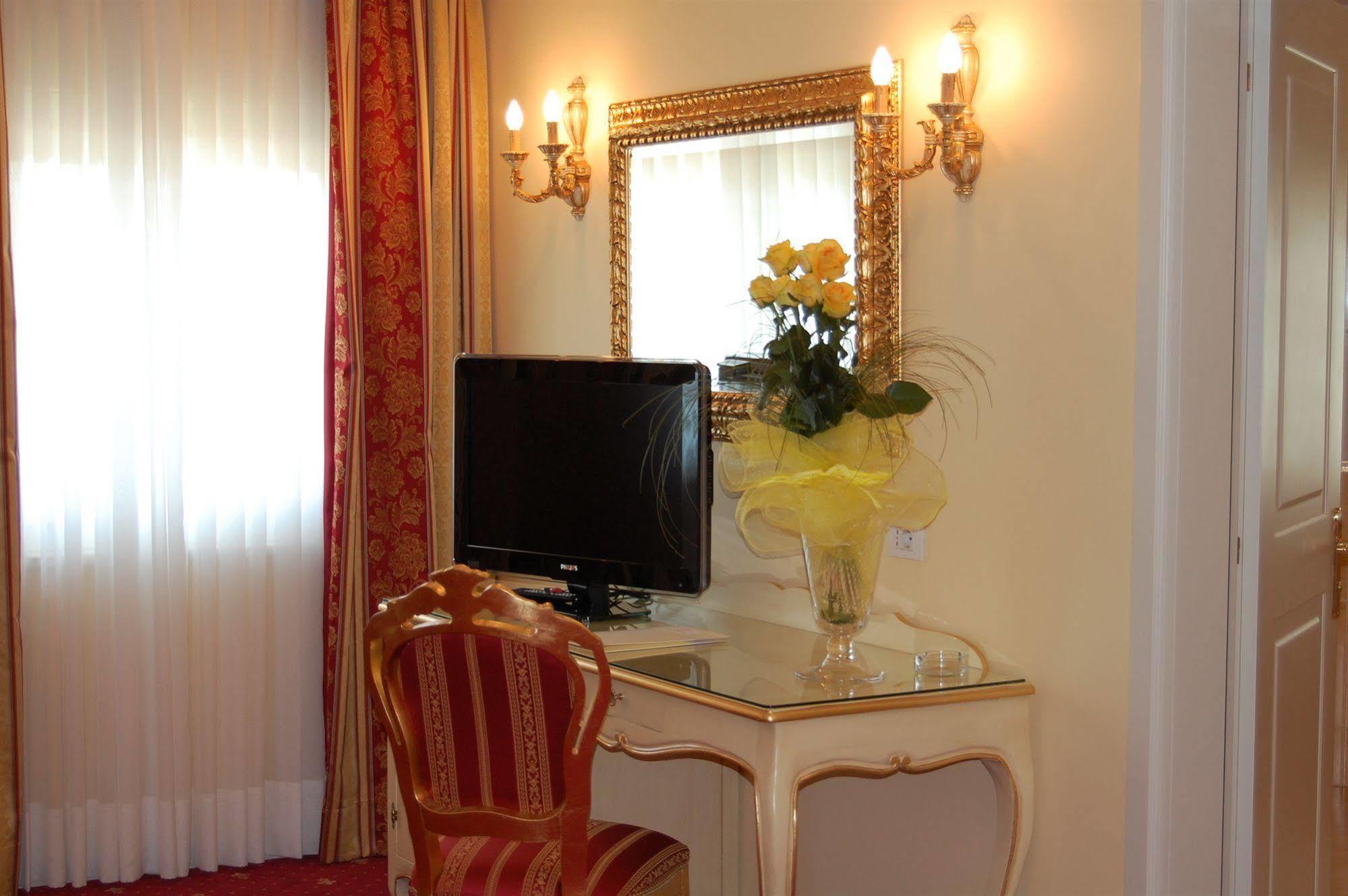 Hotel Motel Gold Calcinate Εξωτερικό φωτογραφία