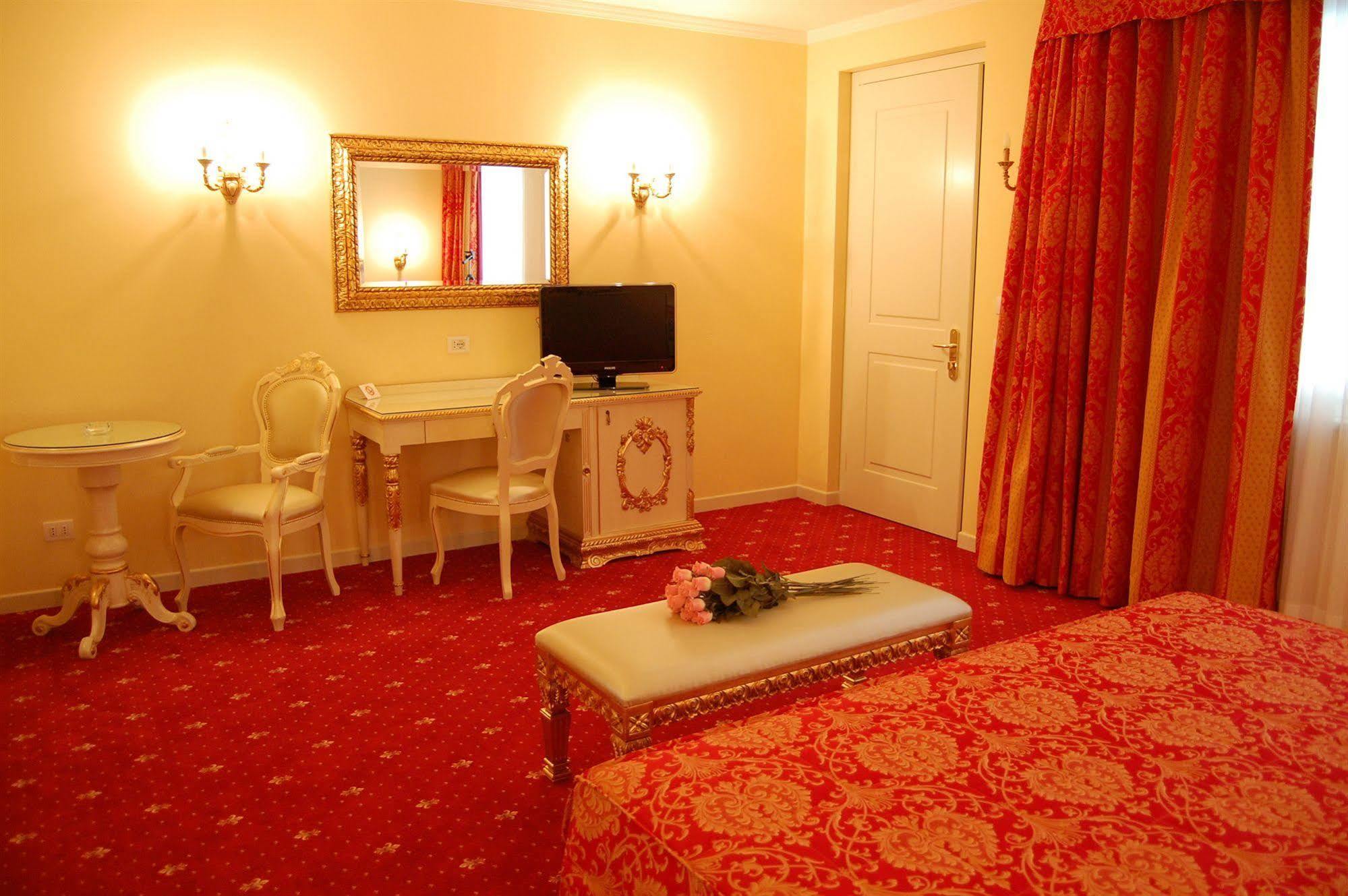 Hotel Motel Gold Calcinate Εξωτερικό φωτογραφία