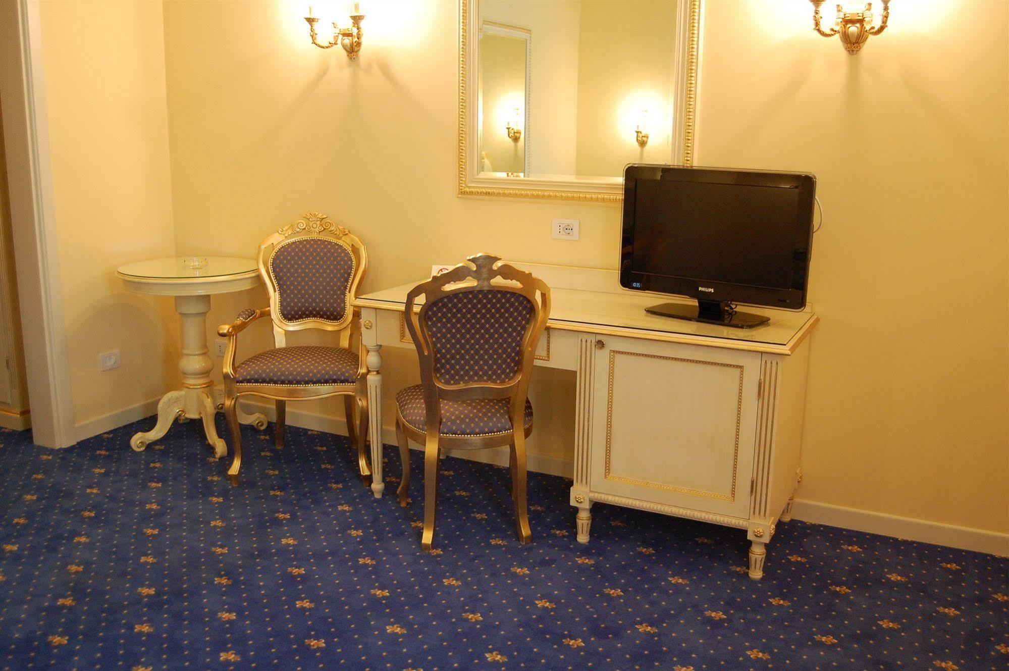 Hotel Motel Gold Calcinate Εξωτερικό φωτογραφία