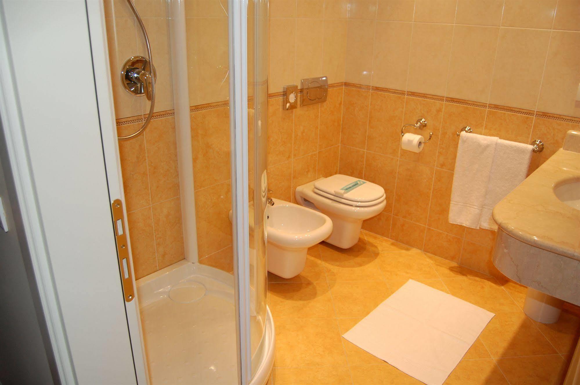 Hotel Motel Gold Calcinate Εξωτερικό φωτογραφία