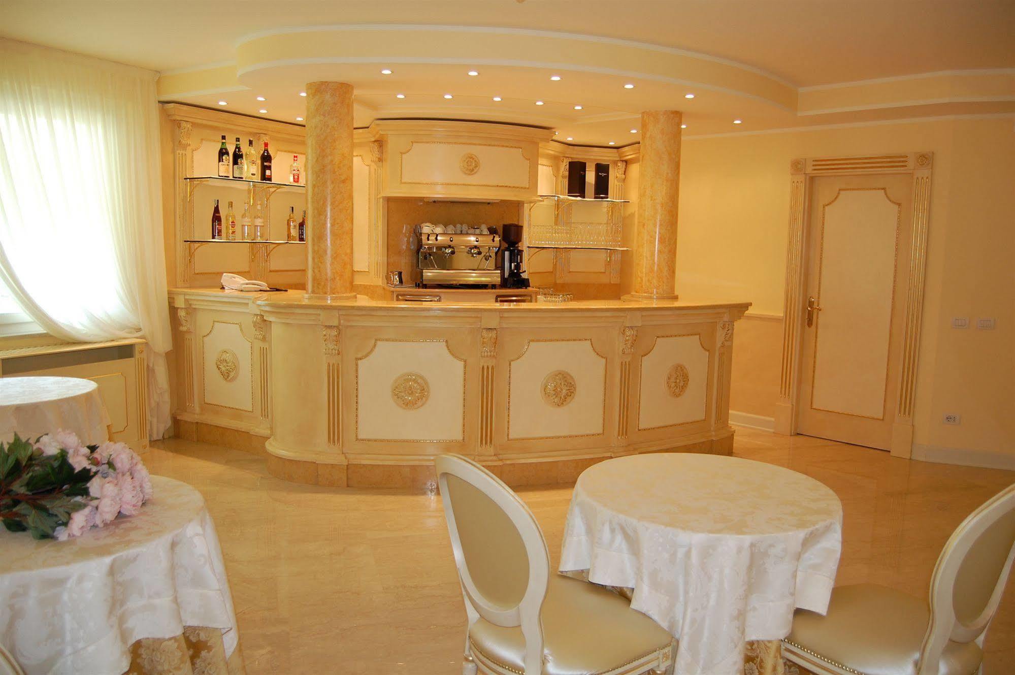Hotel Motel Gold Calcinate Εξωτερικό φωτογραφία