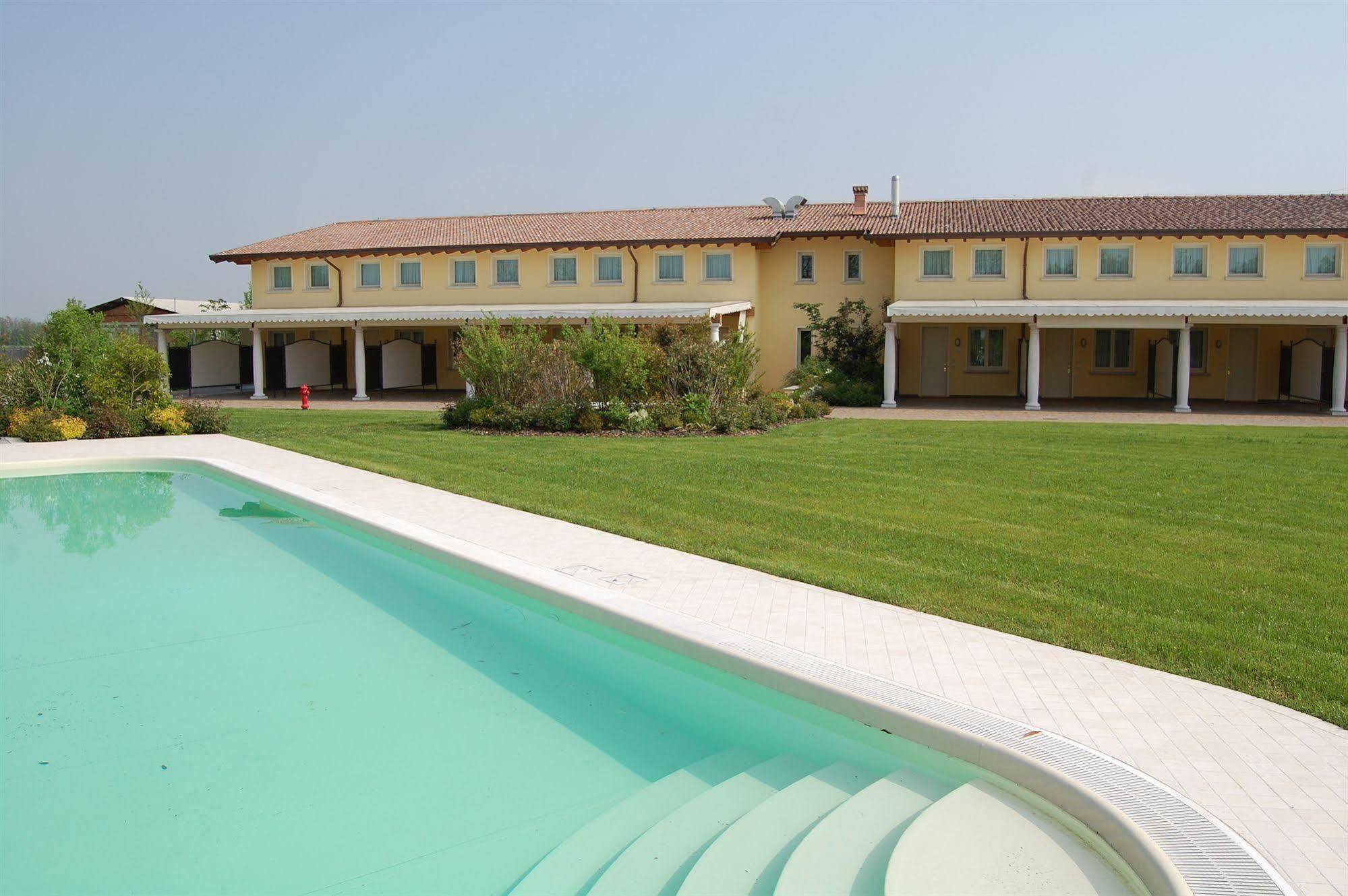 Hotel Motel Gold Calcinate Εξωτερικό φωτογραφία
