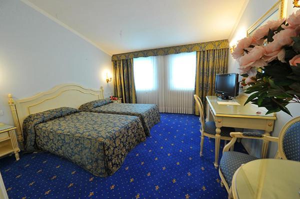 Hotel Motel Gold Calcinate Εξωτερικό φωτογραφία
